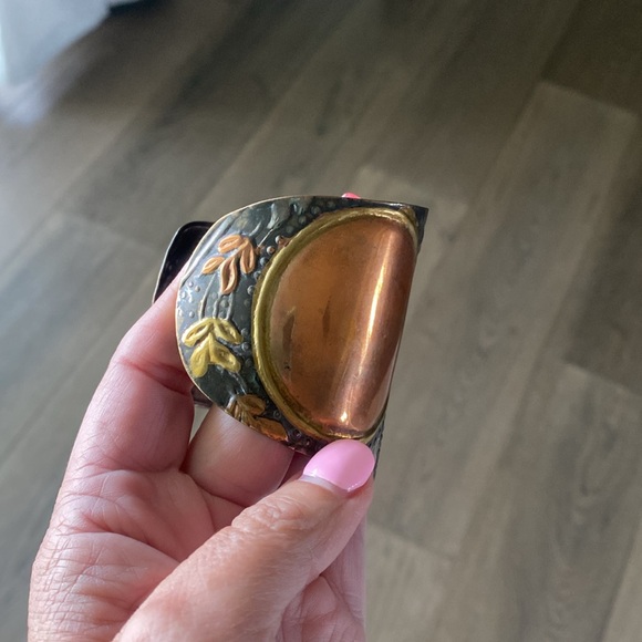 VTG Hand Crafted Hammered Brass Cuff Bracelet Made in India FINAL PRICE DROP - Picture 4 of 6